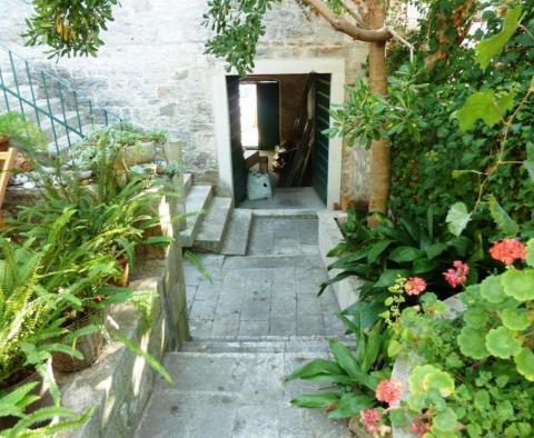 Tengerparti kőház/villa kerttel közvetlenül a riván, a kikötőhelyek előtt - pic 4