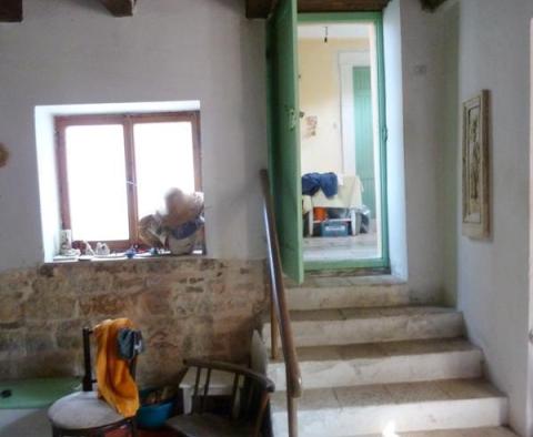 Tengerparti kőház/villa kerttel közvetlenül a riván, a kikötőhelyek előtt - pic 13