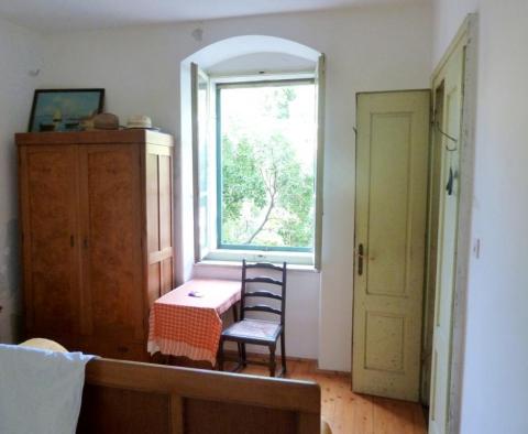 Tengerparti kőház/villa kerttel közvetlenül a riván, a kikötőhelyek előtt - pic 15