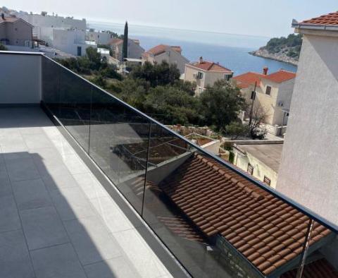 Schöne neue Villa mit Swimmingpool, nur 50 Meter vom Meer entfernt, in der Bucht von Stivasnica, Region Rogoznica - foto 12