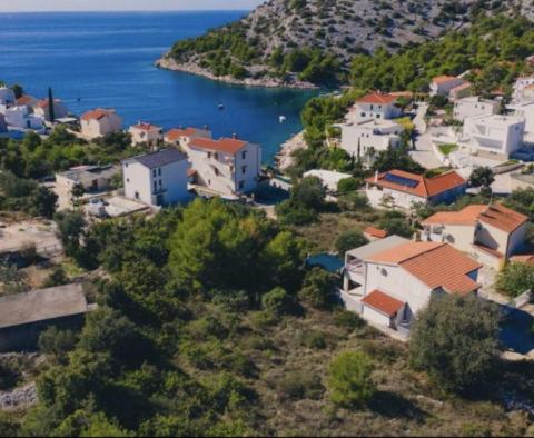 Schöne neue Villa mit Swimmingpool, nur 50 Meter vom Meer entfernt, in der Bucht von Stivasnica, Region Rogoznica - foto 3