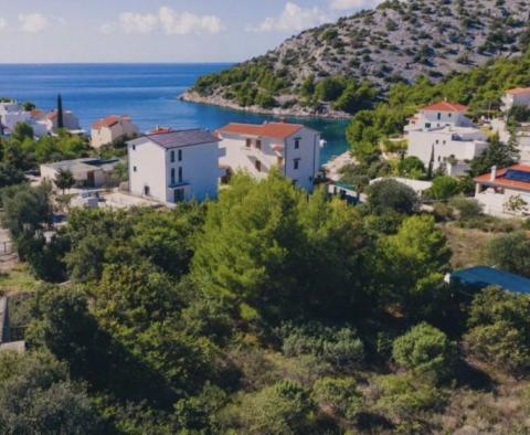 Schöne neue Villa mit Swimmingpool, nur 50 Meter vom Meer entfernt, in der Bucht von Stivasnica, Region Rogoznica - foto 5