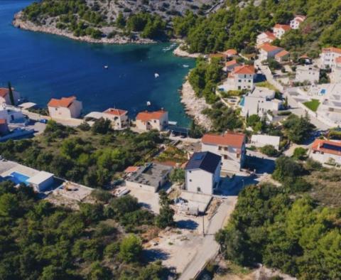 Schöne neue Villa mit Swimmingpool, nur 50 Meter vom Meer entfernt, in der Bucht von Stivasnica, Region Rogoznica - foto 7
