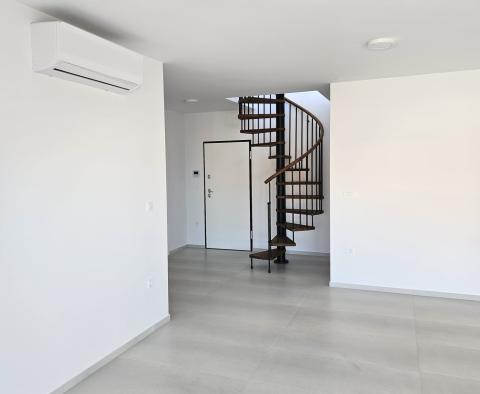 Új apartmanok Srimában, a strand első vonalában - pic 13