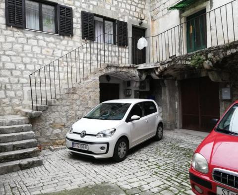 Kamenný dům na prodej v tajemném Kaštel Luksic jen 100 metrů od moře - pic 16