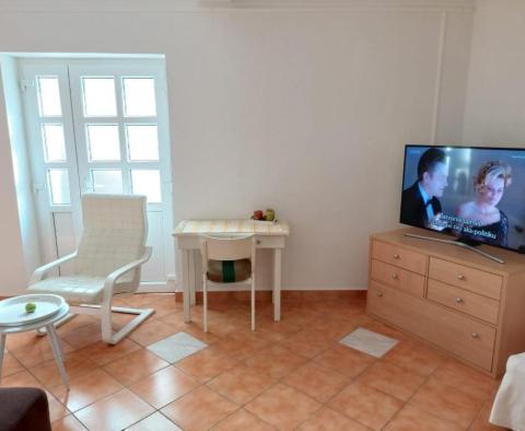 Kamenný dům na prodej v tajemném Kaštel Luksic jen 100 metrů od moře - pic 18