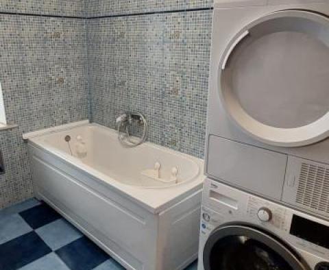 Kamenný dům na prodej v tajemném Kaštel Luksic jen 100 metrů od moře - pic 28
