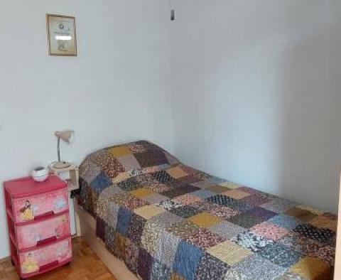 Kamenný dům na prodej v tajemném Kaštel Luksic jen 100 metrů od moře - pic 42