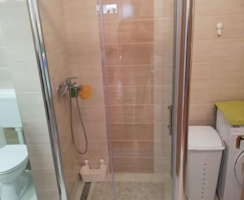 Kamenný dům na prodej v tajemném Kaštel Luksic jen 100 metrů od moře - pic 47