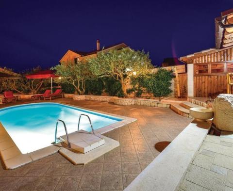 Extravagante Villa zum Verkauf in Vodice mit Swimmingpool, Garage, Fitness, Spielzimmer - foto 5