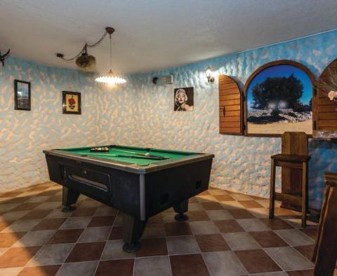 Extravagante Villa zum Verkauf in Vodice mit Swimmingpool, Garage, Fitness, Spielzimmer - foto 16