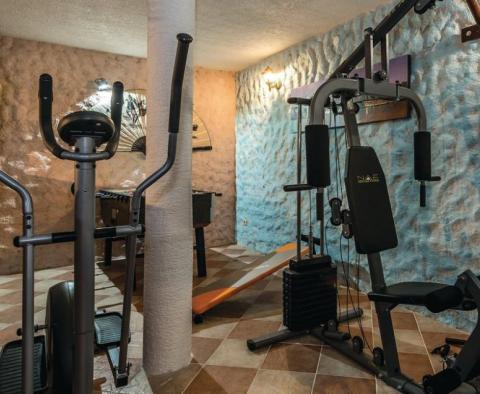 Extravagante Villa zum Verkauf in Vodice mit Swimmingpool, Garage, Fitness, Spielzimmer - foto 18