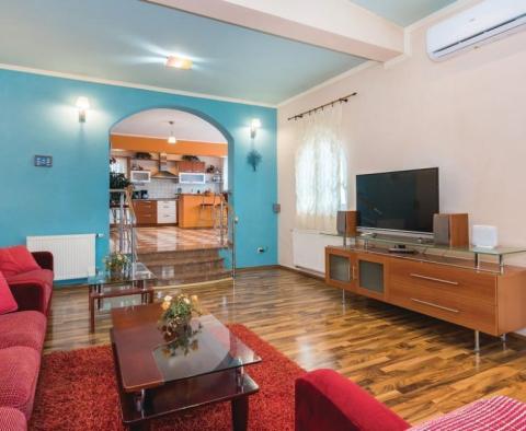 Extravagante Villa zum Verkauf in Vodice mit Swimmingpool, Garage, Fitness, Spielzimmer - foto 27
