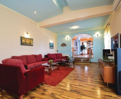 Extravagante Villa zum Verkauf in Vodice mit Swimmingpool, Garage, Fitness, Spielzimmer - foto 34