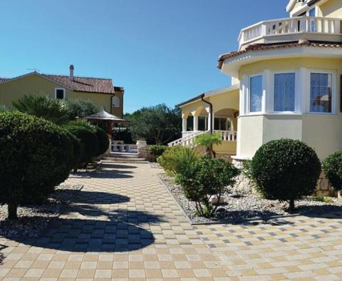 Extravagante Villa zum Verkauf in Vodice mit Swimmingpool, Garage, Fitness, Spielzimmer - foto 37