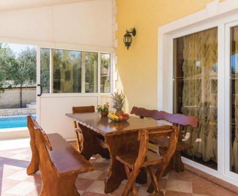 Extravagante Villa zum Verkauf in Vodice mit Swimmingpool, Garage, Fitness, Spielzimmer - foto 40