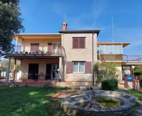 Villa of 330 sq.m. in Brtonigla on more than hectare of land - pic 2