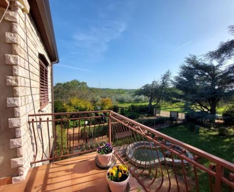 Villa of 330 sq.m. in Brtonigla on more than hectare of land - pic 3
