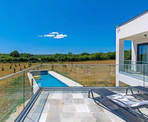 Působivá moderní vila v Marčana na více než 2 ha pozemku! - pic 4