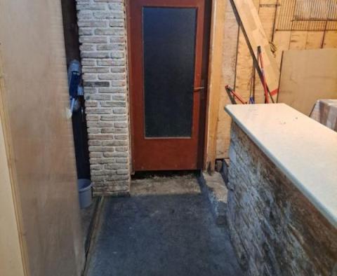 Maison en pierre avec plusieurs appartements à Brtonigla - pic 14
