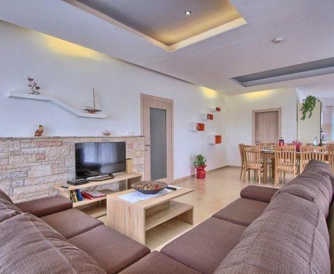 Gyönyörű villa medencével és 2000 m2-es kerttel Svetvincenatban - pic 10