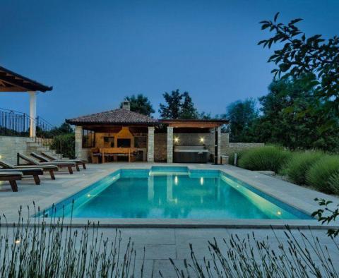 Gyönyörű villa medencével és 2000 m2-es kerttel Svetvincenatban - pic 29