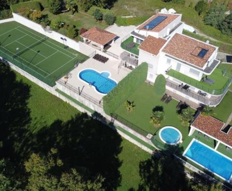 Vila v Pobri, Opatija s tenisovým hřištěm a bazénem - pic 3