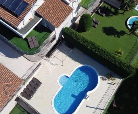 Vila v Pobri, Opatija s tenisovým hřištěm a bazénem - pic 6