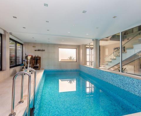 Luxury villa with indoor and outdoor swimming pool in Grizane - pic 2