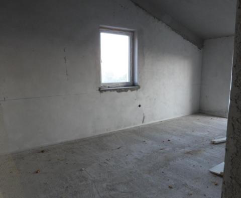 Spacieuse maison individuelle 580m2 avec vue mer sur un terrain de 3200 m2 à Pobri, Opatija - pic 48