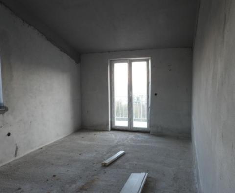 Spacieuse maison individuelle 580m2 avec vue mer sur un terrain de 3200 m2 à Pobri, Opatija - pic 49
