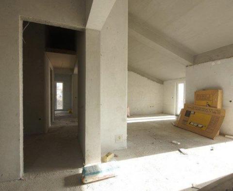 Spacieuse maison individuelle 580m2 avec vue mer sur un terrain de 3200 m2 à Pobri, Opatija - pic 80