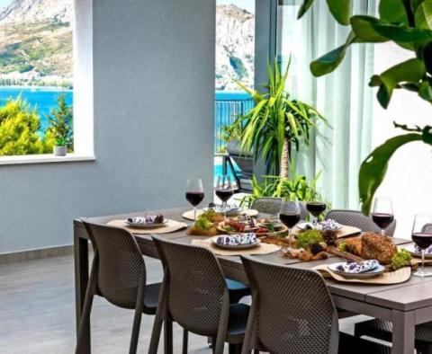 Csodálatos új, modern villa az Omis riviérán, mindössze 60 méterre a tengertől, úszómedencével, szaunával, fitnesz stúdióval és garázzsal - pic 12