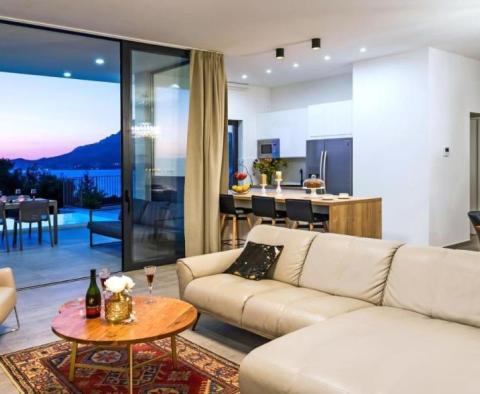 Csodálatos új, modern villa az Omis riviérán, mindössze 60 méterre a tengertől, úszómedencével, szaunával, fitnesz stúdióval és garázzsal - pic 38