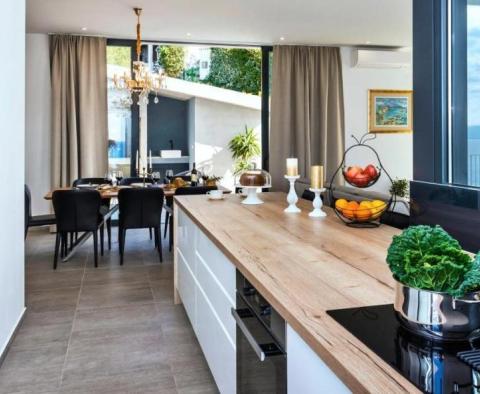 Csodálatos új, modern villa az Omis riviérán, mindössze 60 méterre a tengertől, úszómedencével, szaunával, fitnesz stúdióval és garázzsal - pic 40