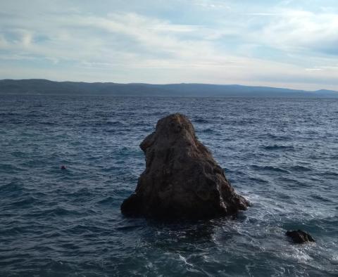 Propriété de deux appartements à Baska Voda avec une vue magnifique sur la mer, à seulement 50 mètres de la mer - pic 24
