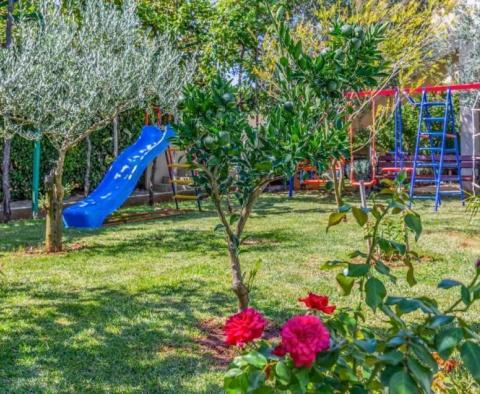 Villa with swimming pool and 3 apartments on a spacious plot of 1700 m2 in Jadreski between Liznjan and Pula - pic 7
