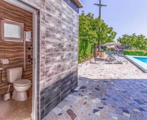 Villa with swimming pool and 3 apartments on a spacious plot of 1700 m2 in Jadreski between Liznjan and Pula - pic 25