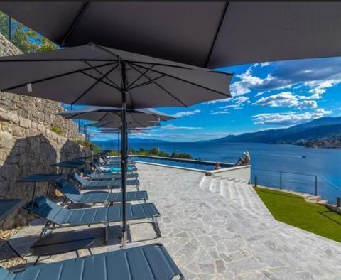 Un palais de 1ère ligne récemment rénové à Opatija avec piscine propose des appartements à vendre - pic 3