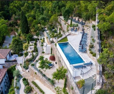 Un palais de 1ère ligne récemment rénové à Opatija avec piscine propose des appartements à vendre - pic 10