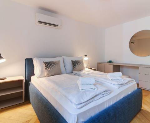 Un palais de 1ère ligne récemment rénové à Opatija avec piscine propose des appartements à vendre - pic 32