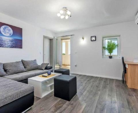 Hochattraktives Anwesen mit 3 Wohnungen in Rovinj mit Meerblick - foto 17