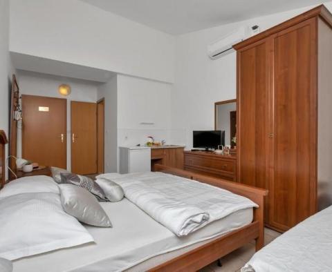 Piękny mini-hotel z 12 jednostkami zakwaterowania w Tucepi - pic 17
