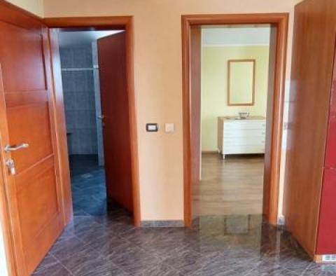 Dom apartamentowy z 4 luksusowymi apartamentami na sprzedaż w Galižana, Vodnjan - pic 10