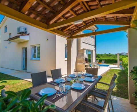 Bemerkenswerte Villa in modernem Design in der 2. Reihe zum Meer, Panoramablick, möbliert - Region Medulin - foto 6