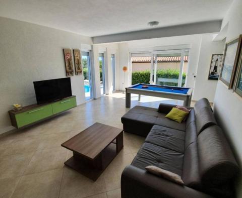 Bemerkenswerte Villa in modernem Design in der 2. Reihe zum Meer, Panoramablick, möbliert - Region Medulin - foto 11