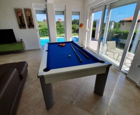 Bemerkenswerte Villa in modernem Design in der 2. Reihe zum Meer, Panoramablick, möbliert - Region Medulin - foto 12
