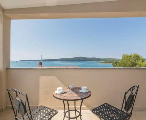 Bemerkenswerte Villa in modernem Design in der 2. Reihe zum Meer, Panoramablick, möbliert - Region Medulin - foto 14