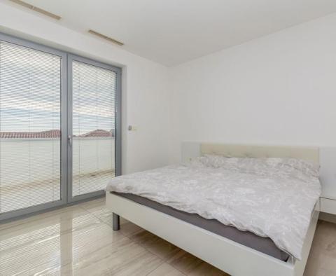 Lenyűgöző modern villa Krk városában, lélegzetelállító kilátással a tengerre - pic 13
