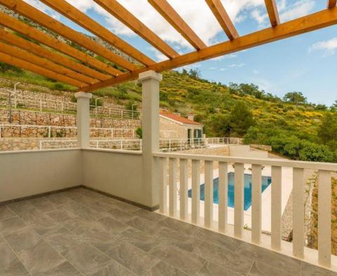 Une villa dans un endroit calme avec une vue dégagée sur la mer dans la région de Nemira, Riviera d&#39;Omis - pic 30